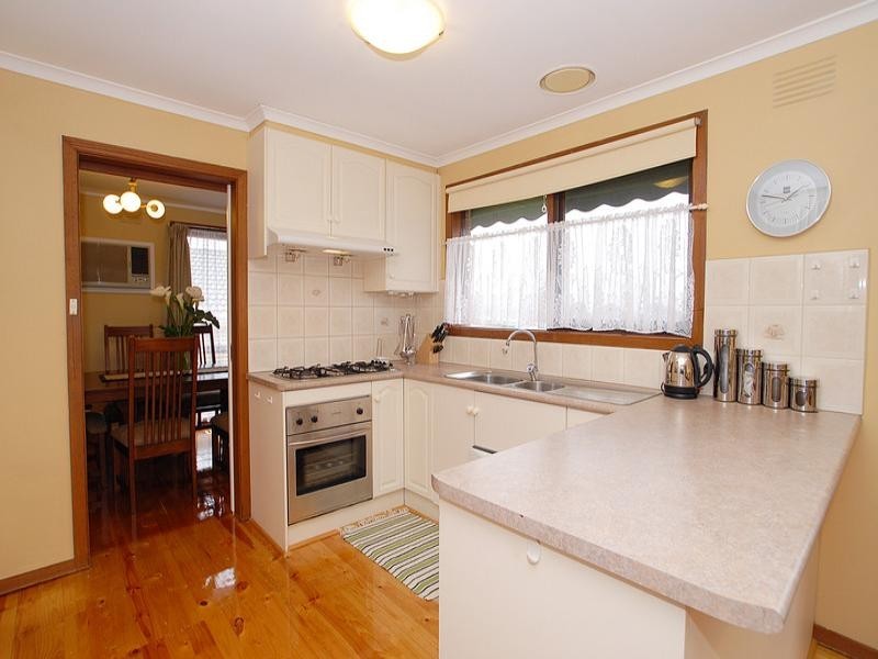 10 Hutchins Avenue, Endeavour Hills VIC 3802