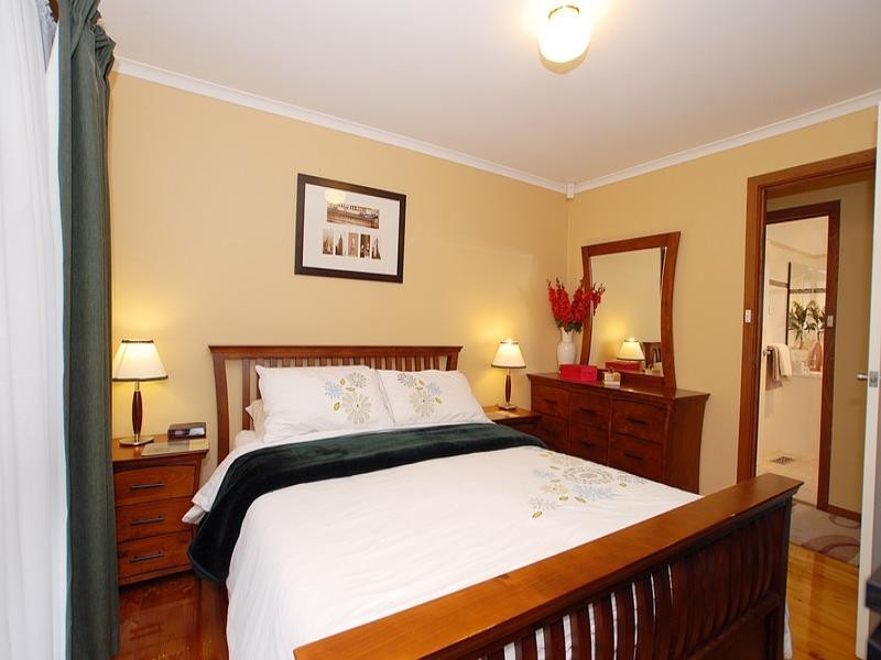 10 Hutchins Avenue, Endeavour Hills VIC 3802