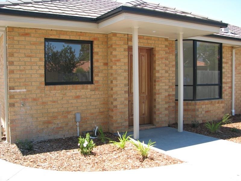 2/22 Hughes Crescent, Dandenong North VIC 3175