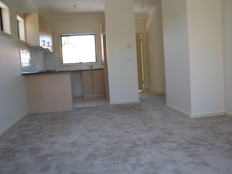 2/22 Hughes Crescent, Dandenong North VIC 3175