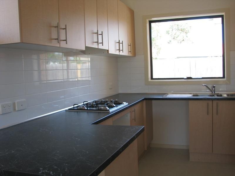 2/22 Hughes Crescent, Dandenong North VIC 3175