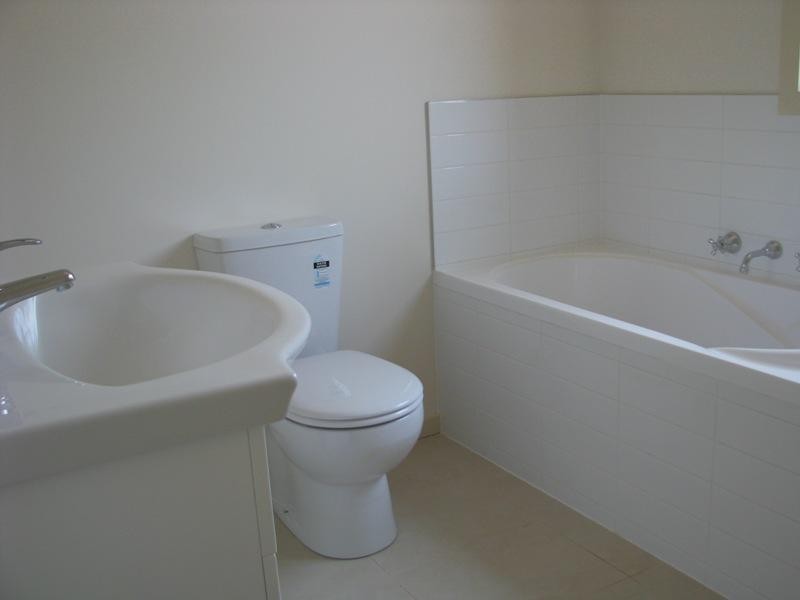 2/22 Hughes Crescent, Dandenong North VIC 3175