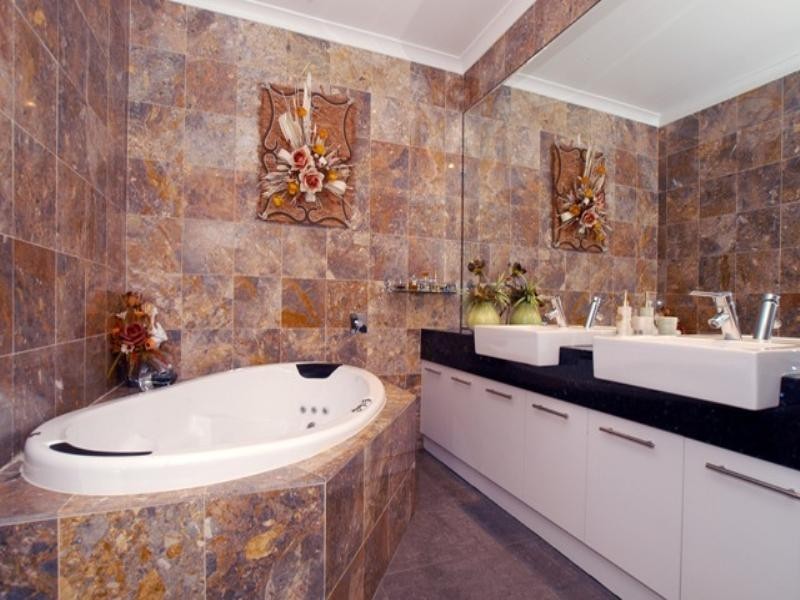 14 Broadwater Drive, Waterways VIC 3195