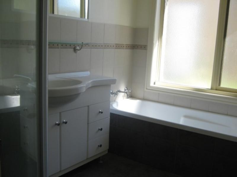 2/23 Leman Crescent, Noble Park VIC 3174