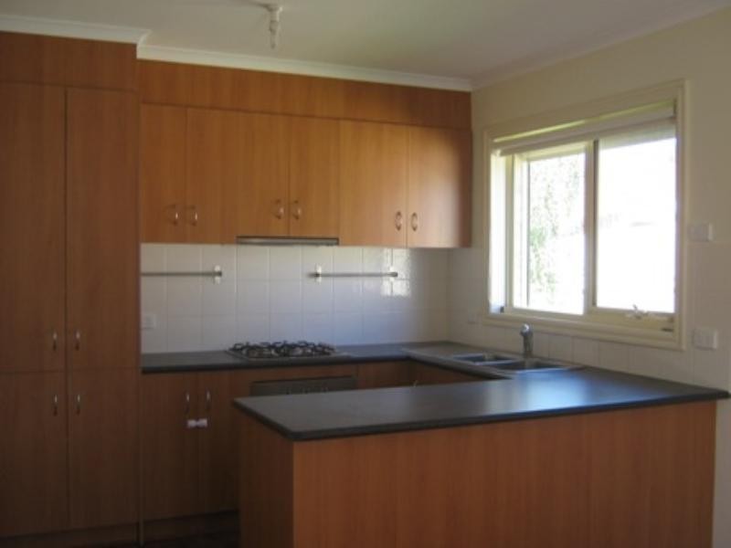 2/23 Leman Crescent, Noble Park VIC 3174