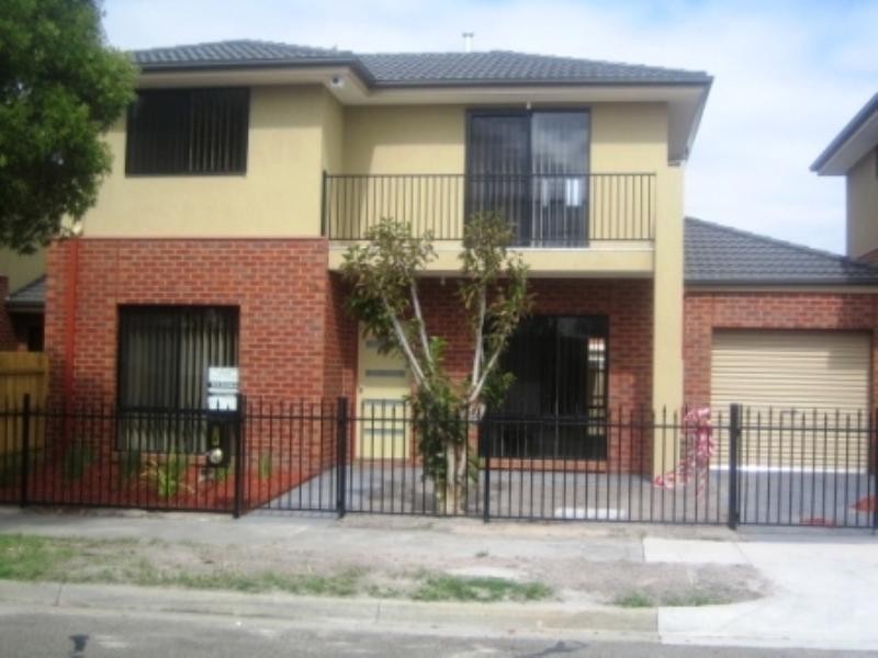 2b Treesbank Avenue, Noble Park VIC 3174