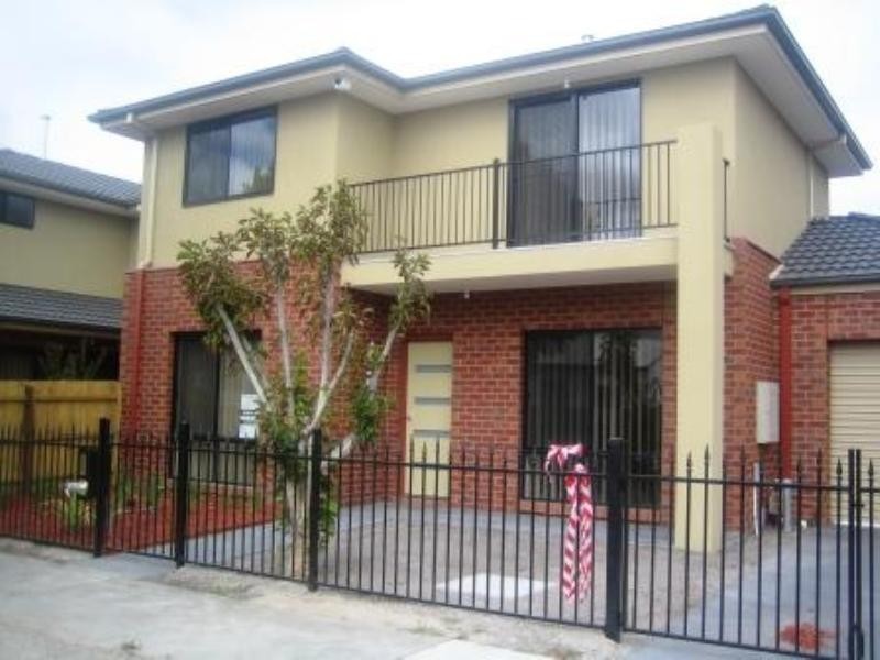 2b Treesbank Avenue, Noble Park VIC 3174