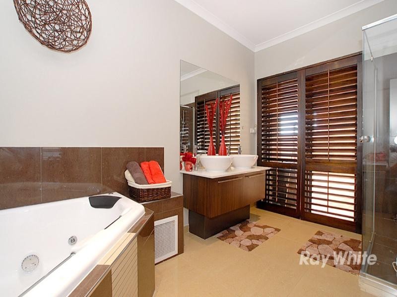 6 Golden Ash Close, Lyndhurst VIC 3975