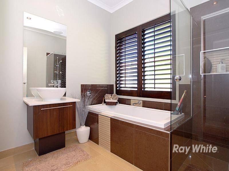 6 Golden Ash Close, Lyndhurst VIC 3975