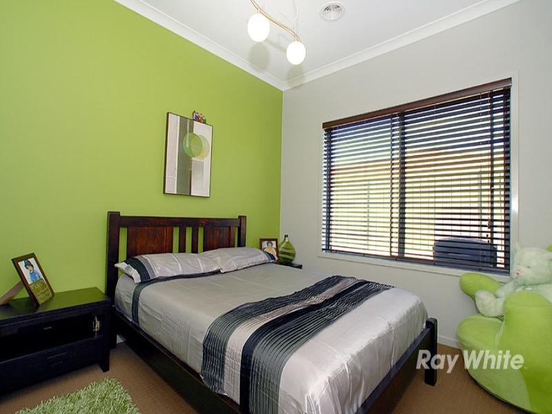 6 Golden Ash Close, Lyndhurst VIC 3975