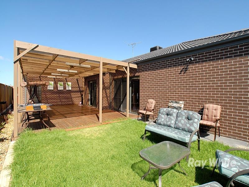 6 Golden Ash Close, Lyndhurst VIC 3975