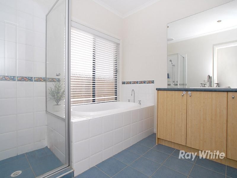 5 Golden Grove Drive, Narre Warren South VIC 3805