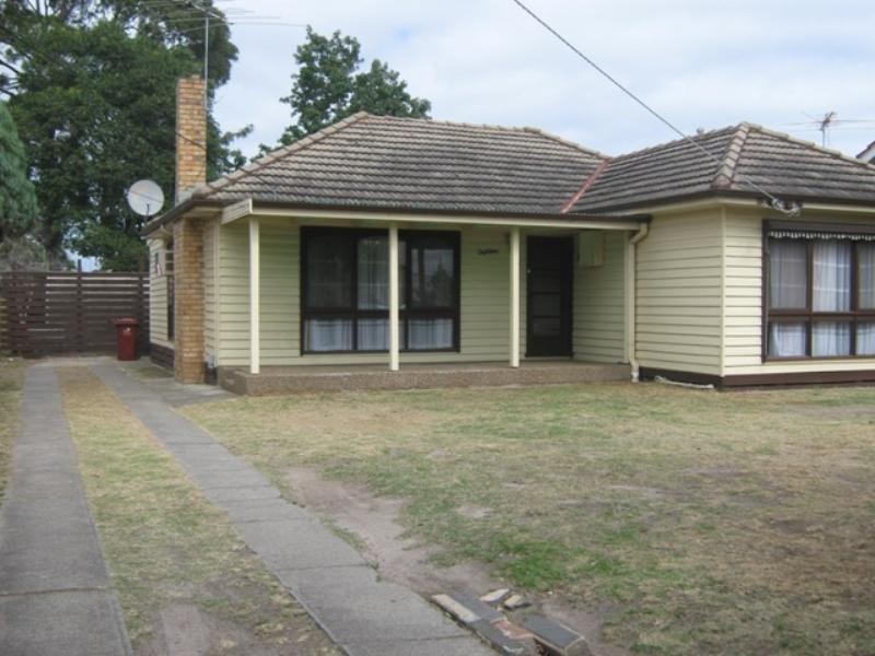 18 Wall Street, Noble Park VIC 3174