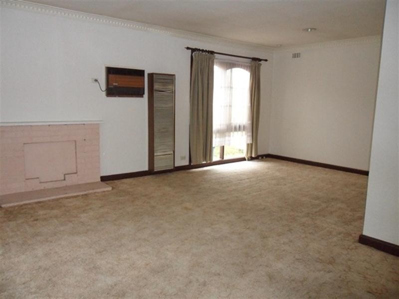 18 Wall Street, Noble Park VIC 3174