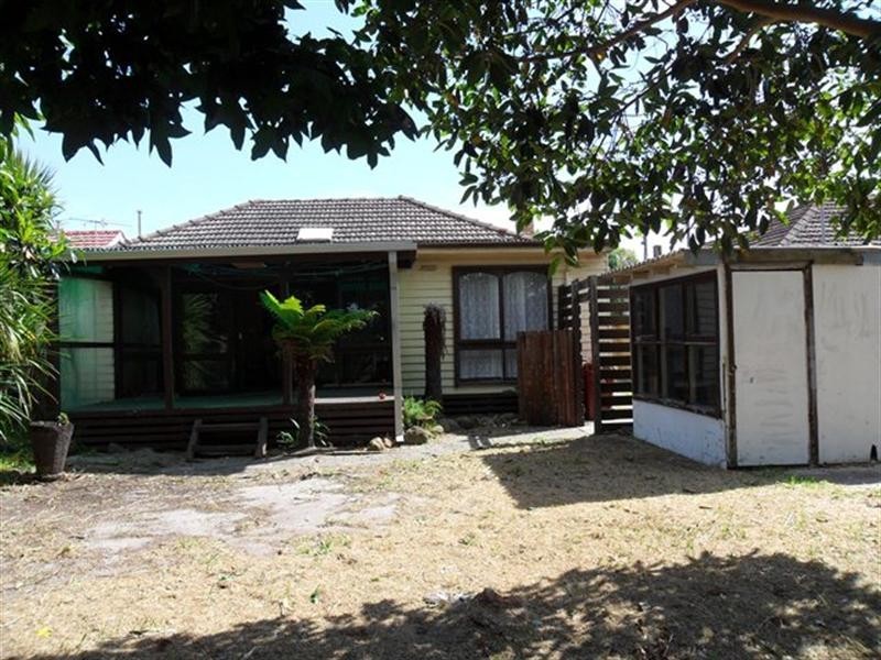 18 Wall Street, Noble Park VIC 3174