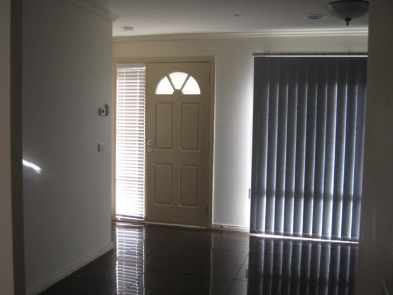 2/8 Rutherglen Street, Noble Park VIC 3174