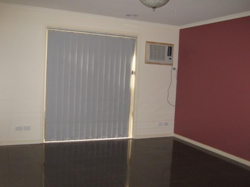 2/8 Rutherglen Street, Noble Park VIC 3174