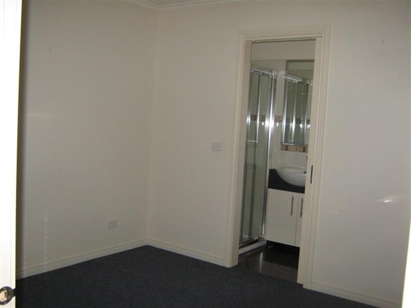 2/8 Rutherglen Street, Noble Park VIC 3174