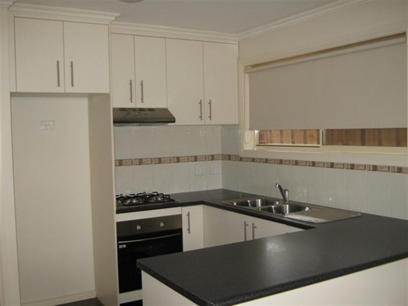 2/8 Rutherglen Street, Noble Park VIC 3174