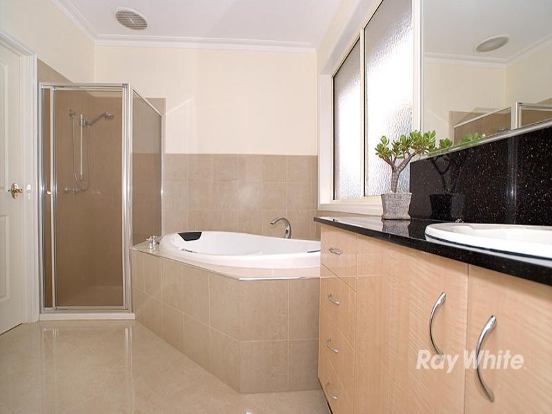 38 Coachwood Crescent, Narre Warren VIC 3805