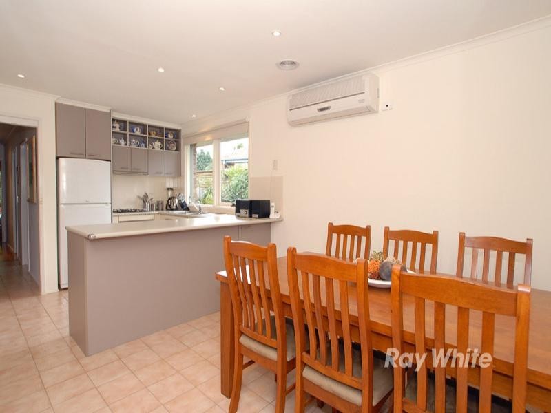 17 Andleon Way, Springvale South VIC 3172