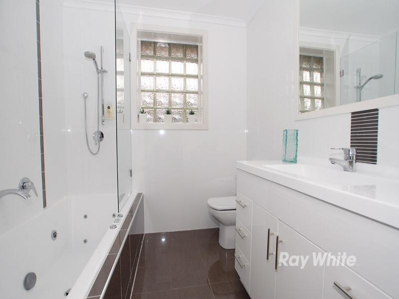 17 Andleon Way, Springvale South VIC 3172