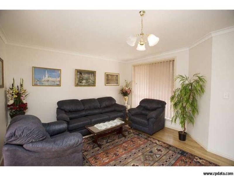 2/94 Outlook Drive, Dandenong North VIC 3175