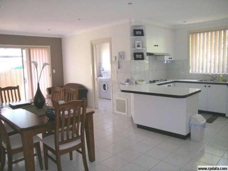 2/94 Outlook Drive, Dandenong North VIC 3175