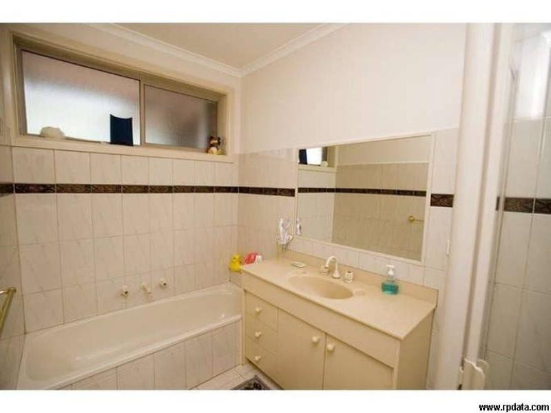 2/94 Outlook Drive, Dandenong North VIC 3175