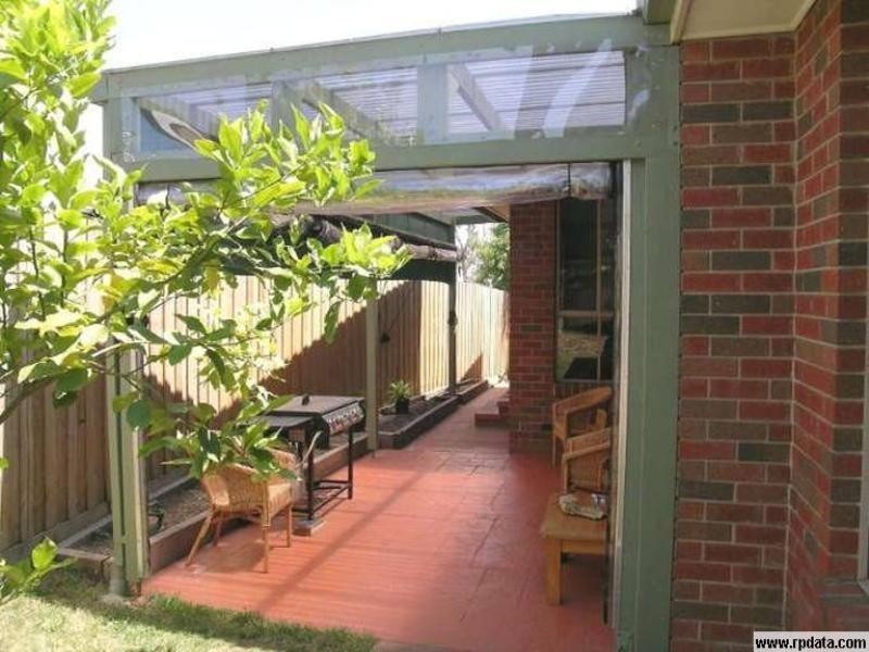 2/94 Outlook Drive, Dandenong North VIC 3175