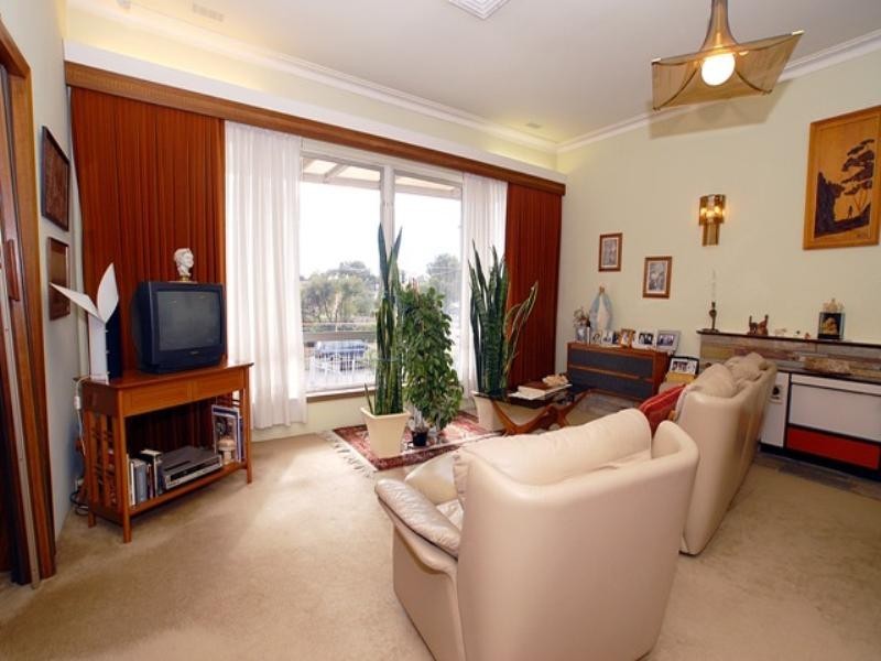 11 Sutherland, Dandenong VIC 3175