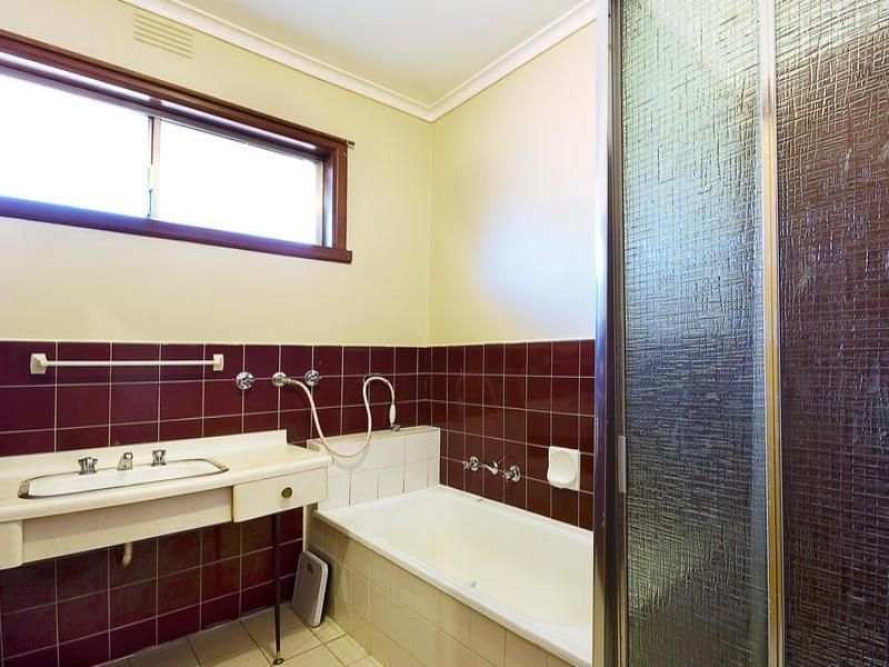 1 Sarona Street, Dandenong VIC 3175