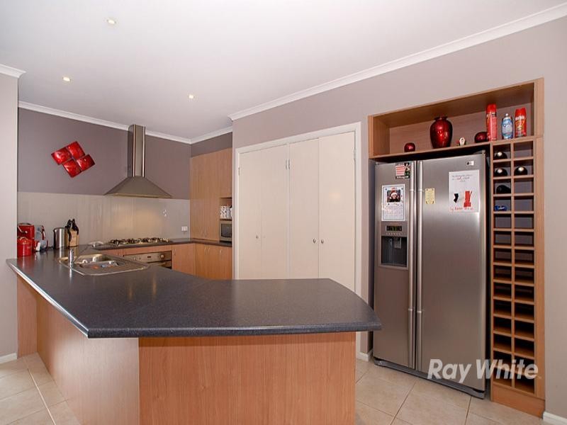 16 Teeside Way, Keysborough VIC 3173
