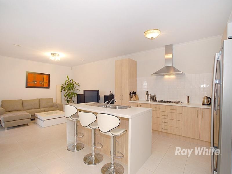 8 Amber Close, Springvale South VIC 3172