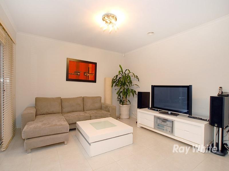 8 Amber Close, Springvale South VIC 3172