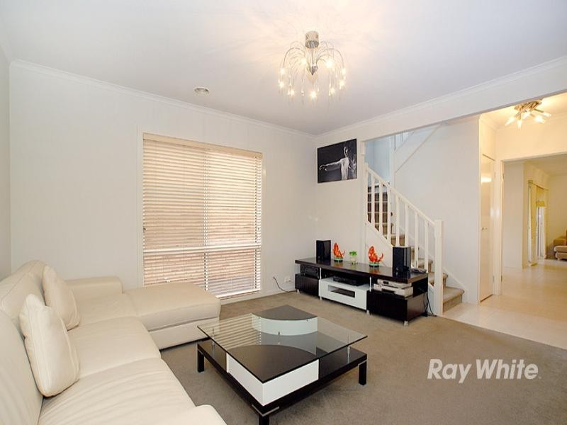 8 Amber Close, Springvale South VIC 3172