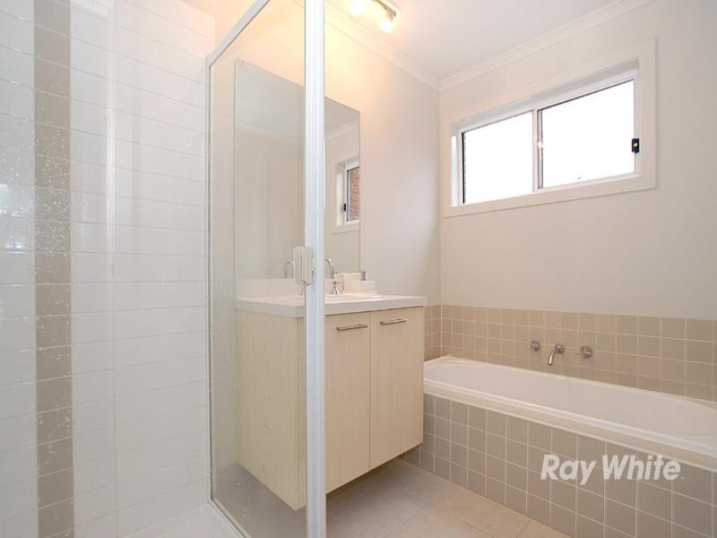 8 Amber Close, Springvale South VIC 3172