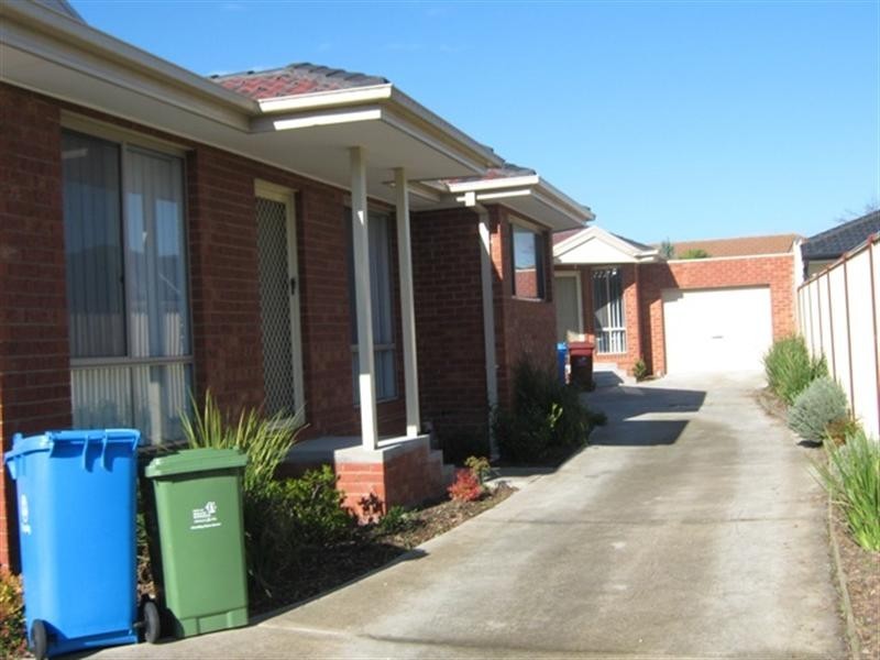 2/2 Moya Crescent, Noble Park VIC 3174