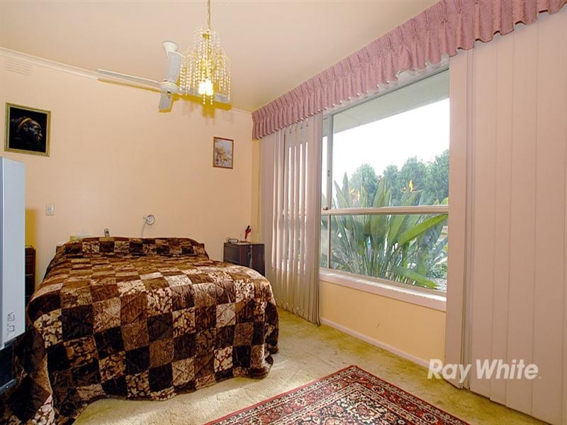 27 Finisterre Drive, Keysborough VIC 3173