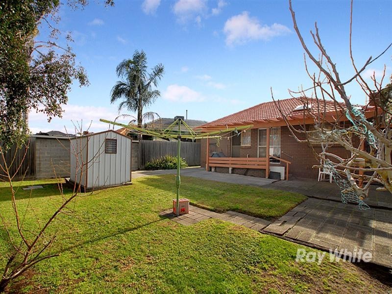 27 Finisterre Drive, Keysborough VIC 3173