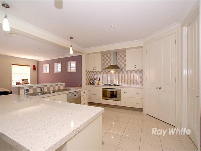 8 Yale Avenue, Keysborough VIC 3173