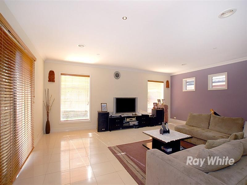 8 Yale Avenue, Keysborough VIC 3173