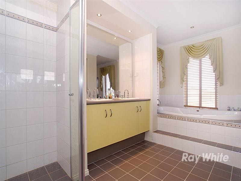 8 Yale Avenue, Keysborough VIC 3173