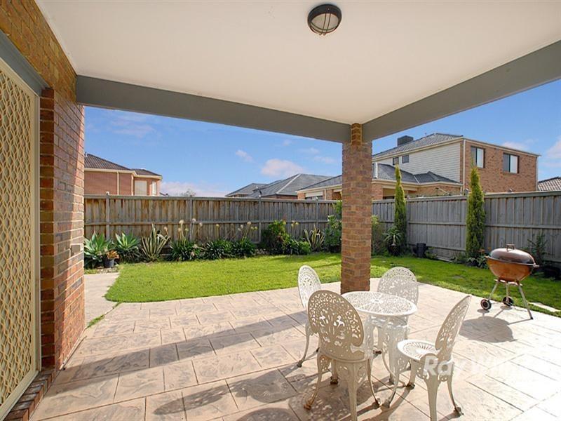 8 Yale Avenue, Keysborough VIC 3173