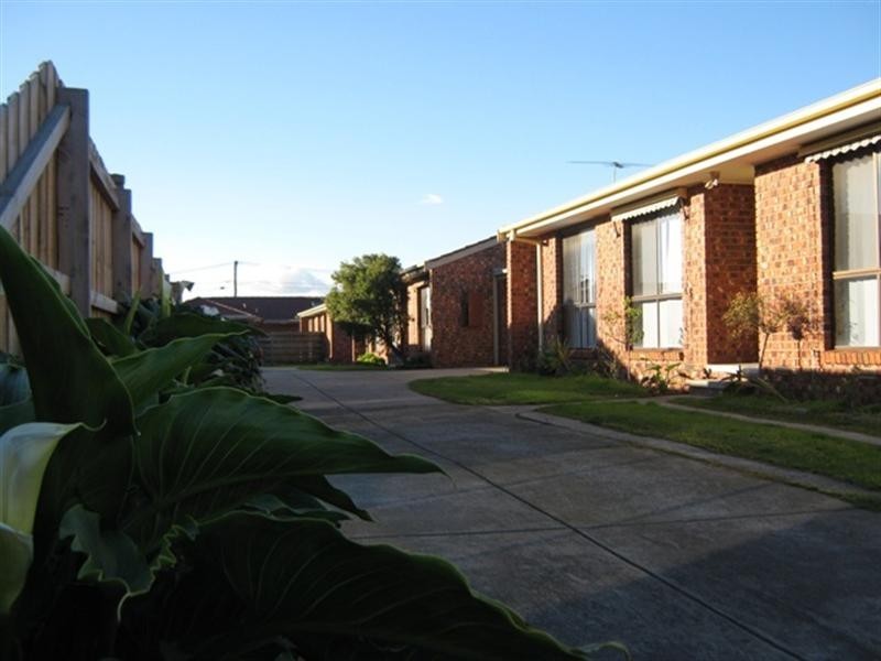 2/19 Henderson Road, Noble Park VIC 3174