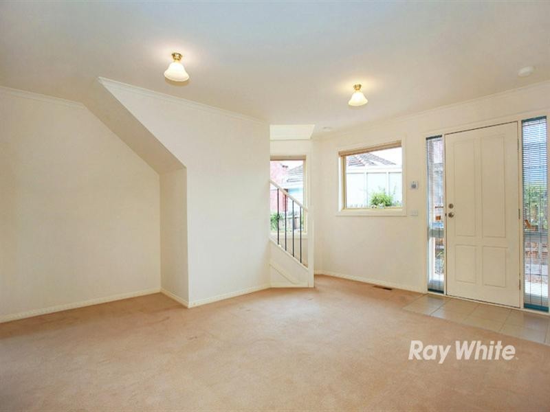 2/18 Liege Avenue, Noble Park VIC 3174