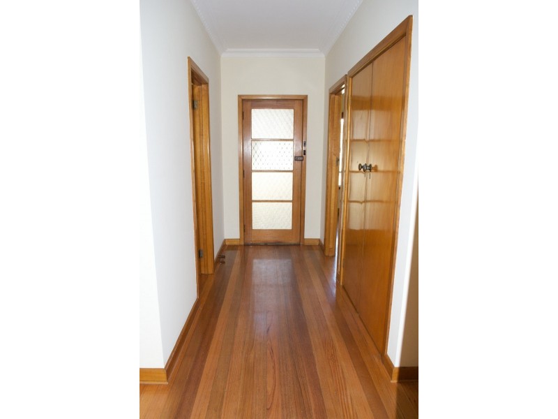 6 View Road, Springvale VIC 3171