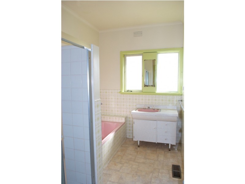 6 View Road, Springvale VIC 3171