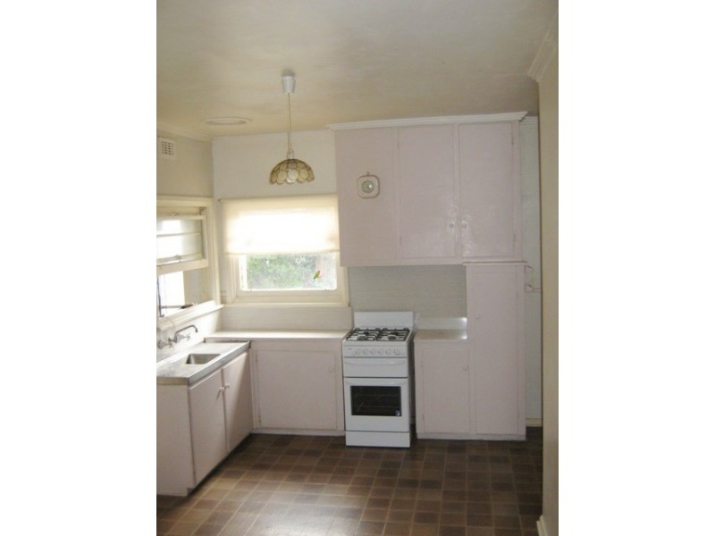 8 Grace Avenue, Dandenong VIC 3175