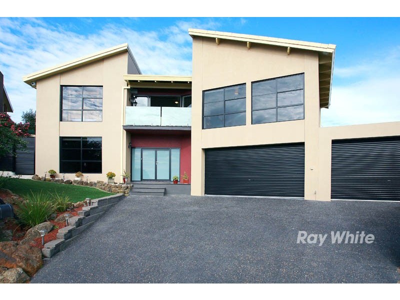 13 Gray Close, Endeavour Hills VIC 3802